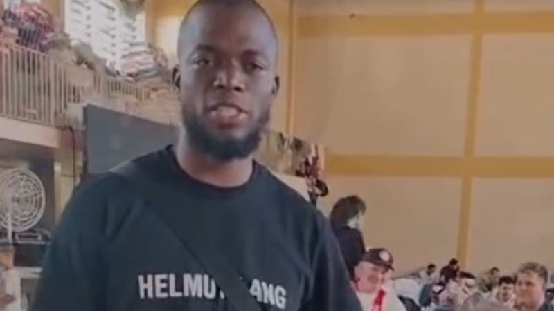 Enner Valencia, do Inter, faz doações em igreja de Porto Alegre e faz coro: 'Vamos ajudar'