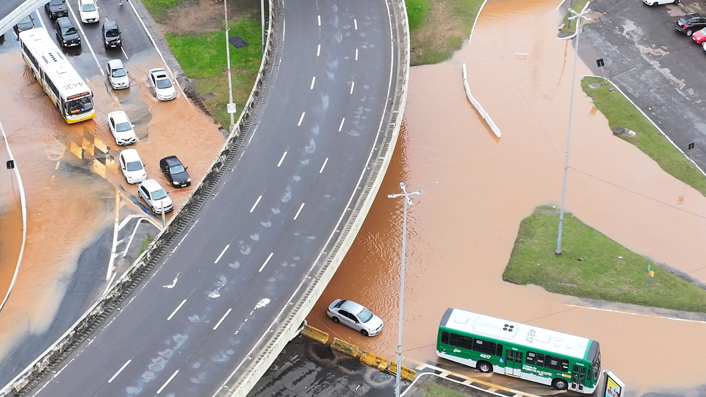 Chuvas no RS: pontes do Guaíba são fechadas por segurança