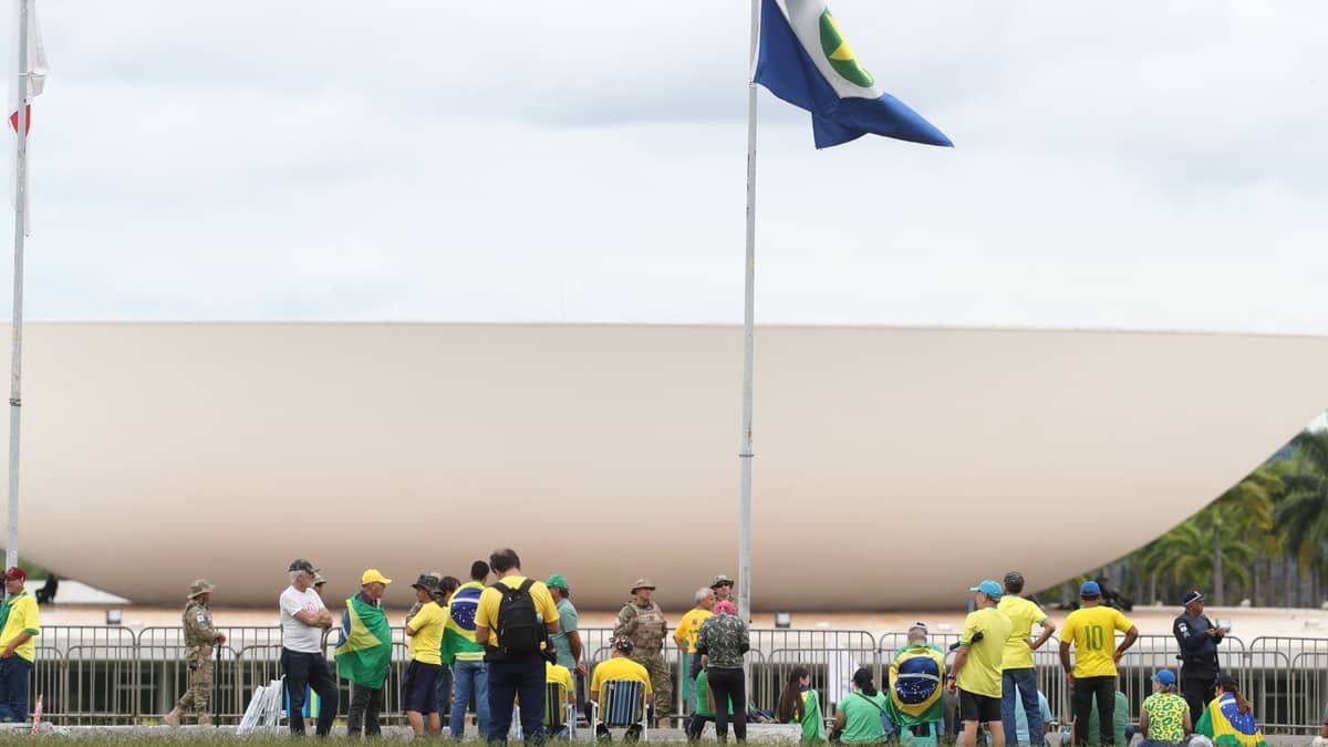 Enquanto CPMI no Congresso entra na reta final, investigação sobre 8/1 na Câmara do DF segue até dezembro
