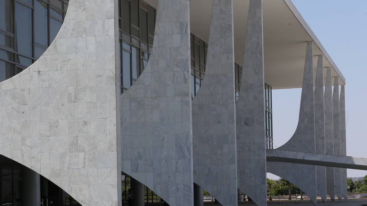 Acervos privados de presidentes: saiba as regras para joias, relógios, colares e outros presentes 