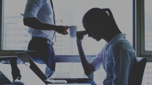 Entenda o que configura o crime de assédio moral;