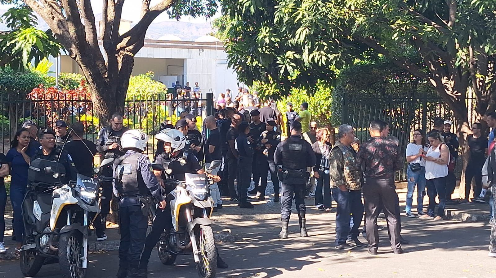‘Pilar da família’, diz irmã de guarda municipal que morreu ao cair de moto no Arrudas