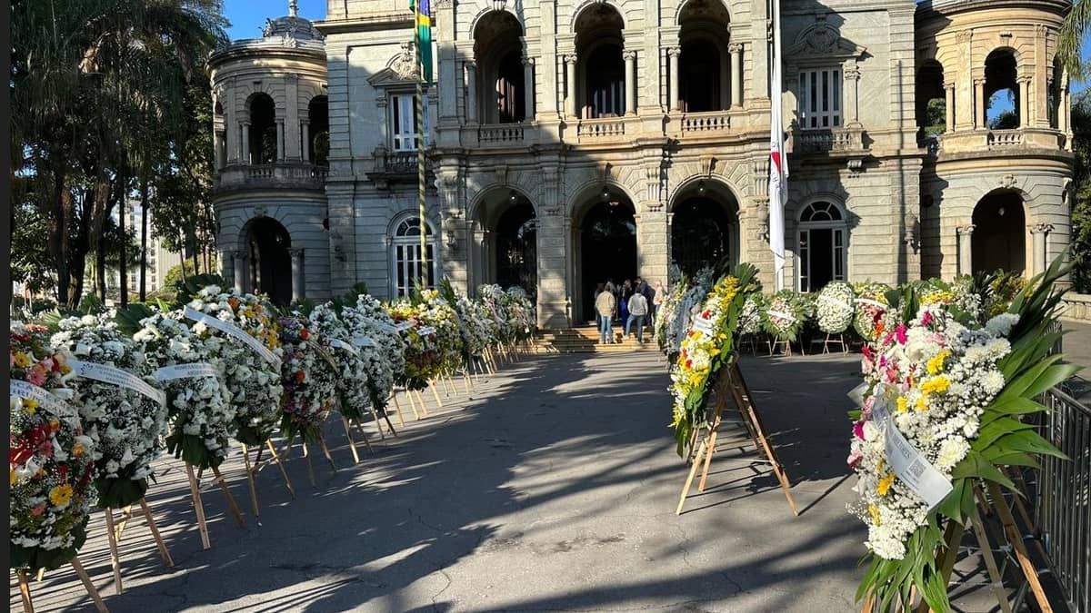 Centenas de pessoas vão ao Palácio da Liberdade para se despedir de Alysson Paolinelli