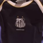 Filha de Neymar recebe roupa do Santos; veja vídeo