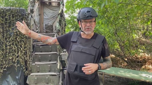 Enviado da CNN Brasil explica como é o processo de entrada nas trincheiras ucranianas.