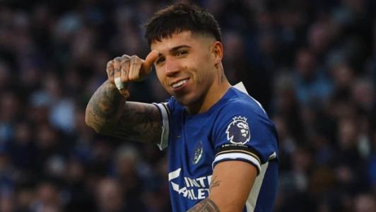 Enzo Fernández marcou dois gols na vitória do Chelsea sobre o Brighton