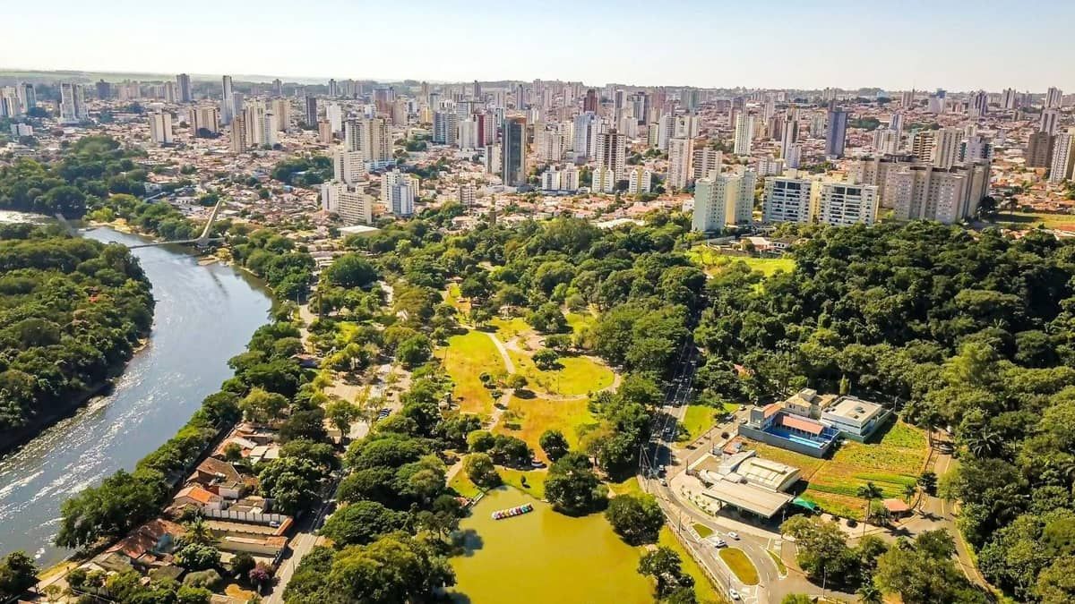 Crianças encontram ossada enquanto soltavam pipa em pasto