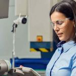 Análise de microestrutura: veja como MEV e DRX previnem falhas na indústria