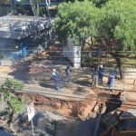 Rua em Belo Horizonte é totalmente interditada após rompimento de adutora