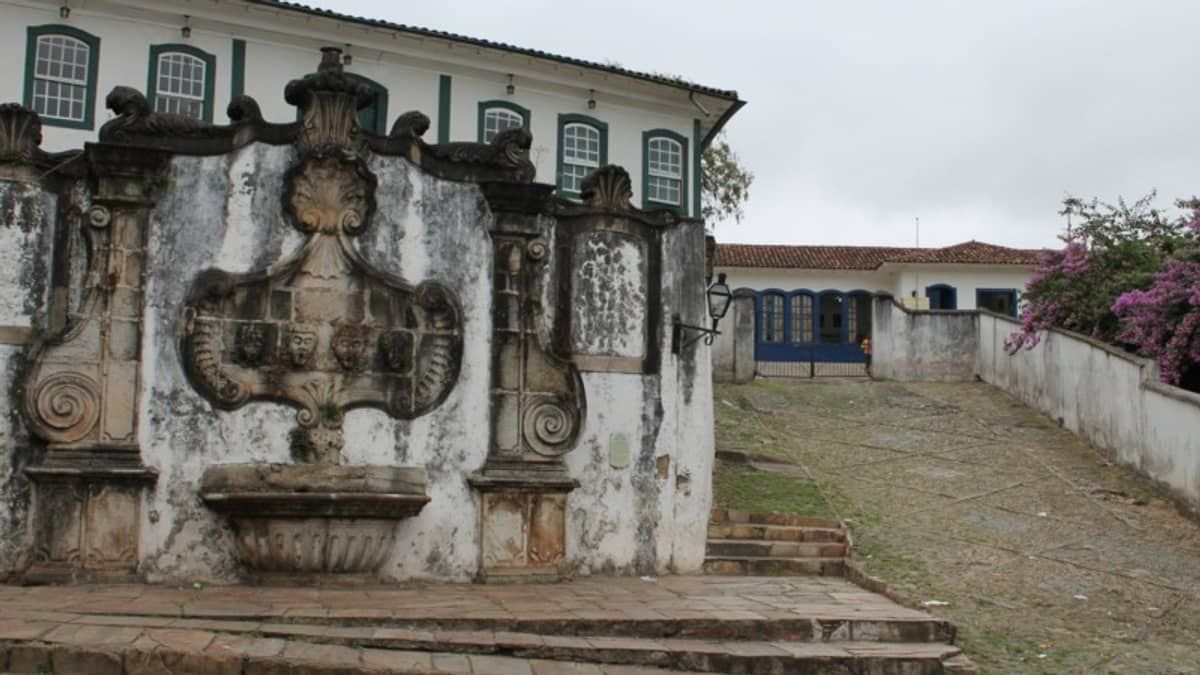 Água da Escola Marília de Dirceu está própria para consumo, confirma análise