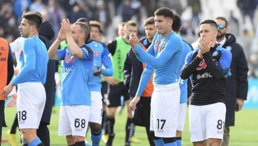 Equipe de Nápoles se distancia a cada rodada na liderança do Italiano