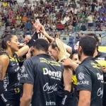 Vôlei: Praia Clube perde para o Barueri mas mantém liderança na Superliga Feminina