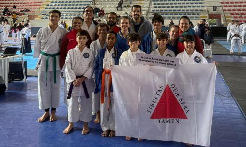 Equipe do CEKS voltou com 19 medalhas de torneio Foto Divulgação CEKS.jpg