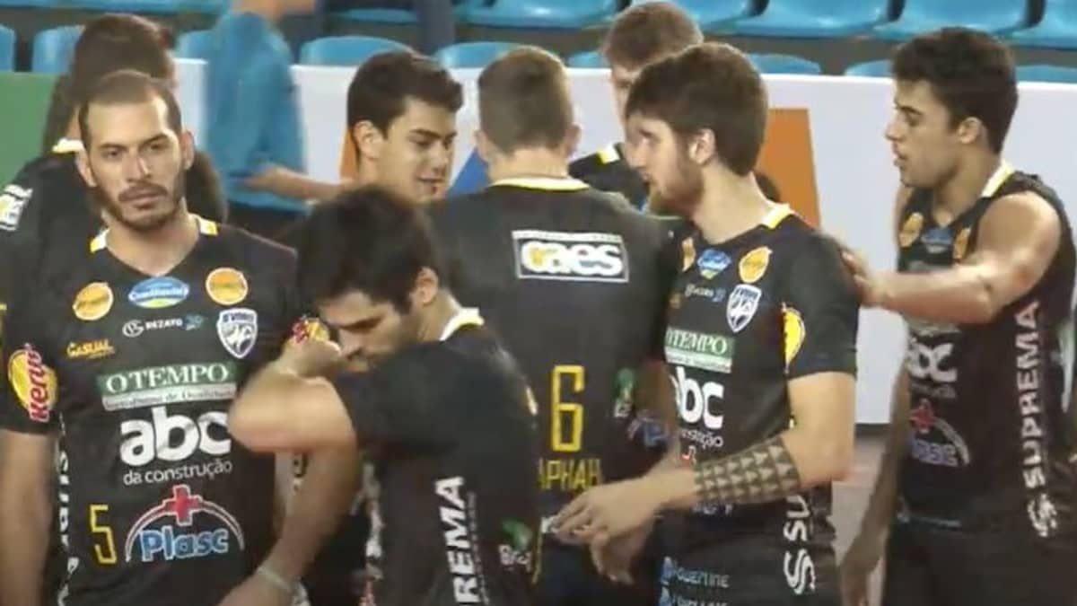 Em jogo de cinco sets, Minas perde para JF Vôlei na estreia do Campeonato Mineiro
