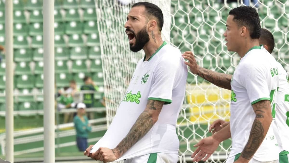 Juventude bate Chapecoense fora de casa e respira na Série B