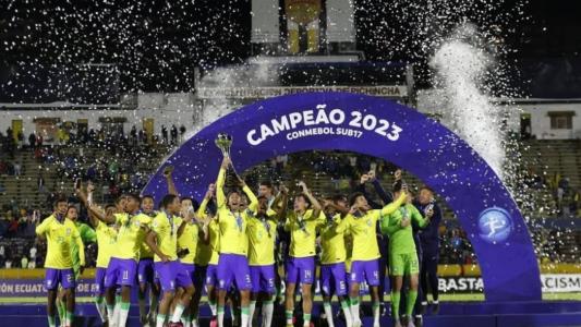Equipe levantou o caneco do torneio pela 13ª vez