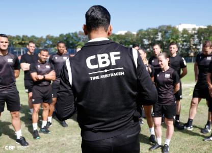 Equipe de arbitragem da CBF durante treinamento