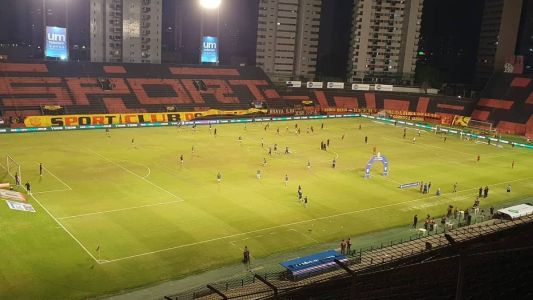 Equipes aquecem sem público na Ilha do Retiro