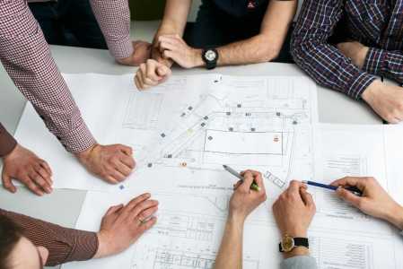 A ergonomia de concepção atua projetando ambientes saudáveis desde o início