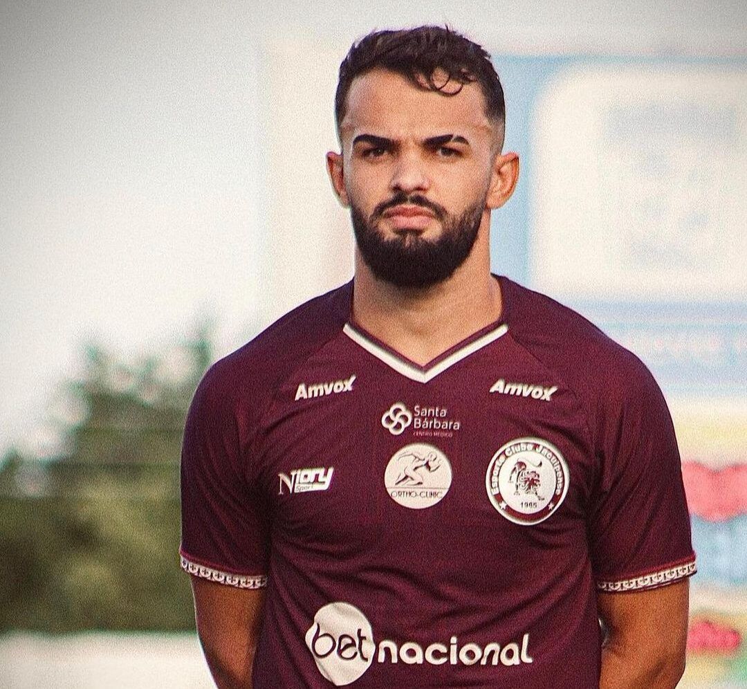 Ceará negocia para tirar jogador de clube rival ao acesso na Série B
