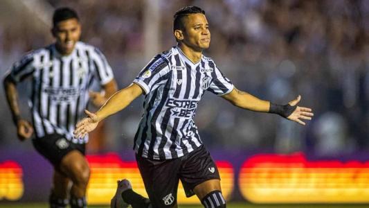 Erick comemora o primeiro gol do Ceará na vitória sobre o Londrina
