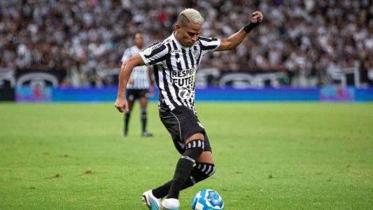 Erick em ação pelo Ceará; jogador poderá assinar um pré-contrato com qualquer clube em julho