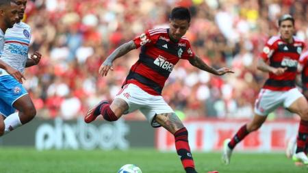 Erick Pulgar em ação pelo Flamengo, no Maracanã, contra o Bahia