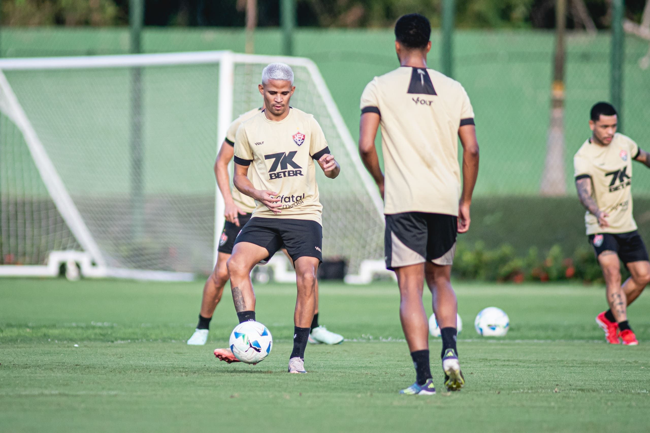 Vitória encerra preparação para encarar o Cerro Largo; veja provável escalação