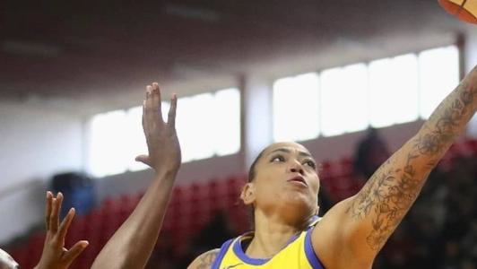 Érika de Souza marcou 14 pontos no triunfo do Brasil sobre a Colômbia
