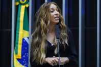 TJ-SP suspende decisão que obrigava SBT a conceder direito de resposta a Erika Hilton