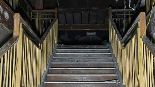 Escadaria leva convidados para salas secretas
