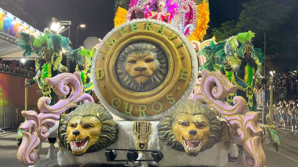 Carnaval de BH: Imperavi de Ouros homenageia compositor Luiz Carlos em desfile