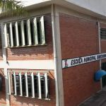 Telhado está em reforma e chuva inunda Escola Municipal Bonequinha Preta