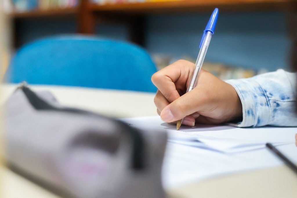 Ensino municipal de JF contará com psicólogo e assistente social, diz MPMG