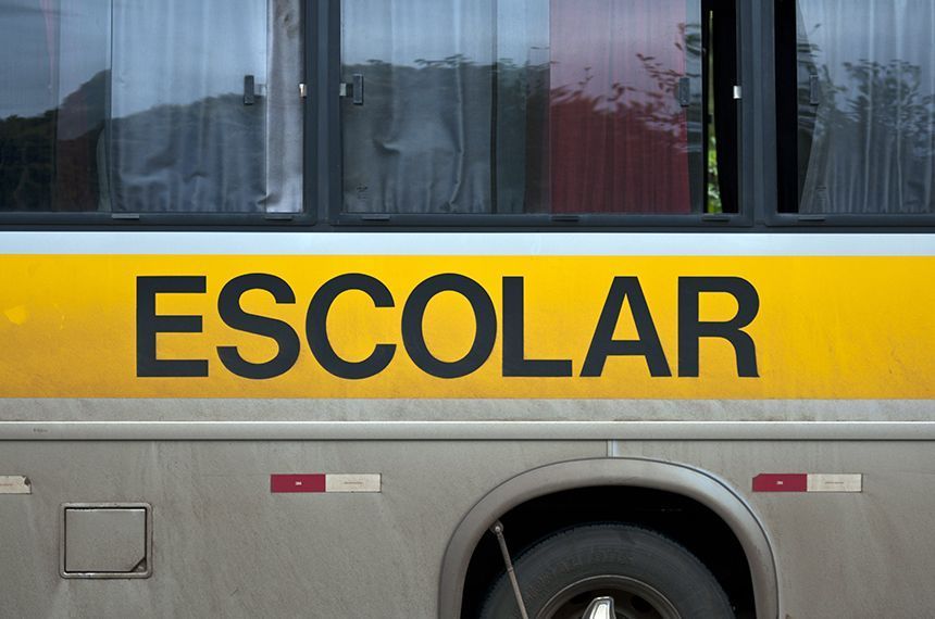 Criança com deficiência será indenizada após ter transporte escolar cancelado por prefeitura