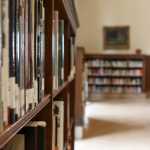 Um terço das escolas públicas de MG não tem biblioteca e quase metade não tem câmeras de segurança