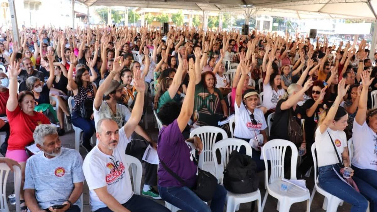 Escolas do município retomam aulas após paralisação e sindicato vota indicativo de greve 