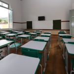 Evasão escolar no ensino médio cai 43% com Pé-de-Meia, diz MEC