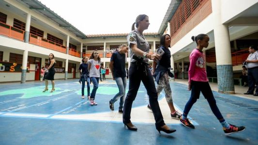 Escolas que aderiram ao modelo cívico-militar serão reintegradas à rede regular