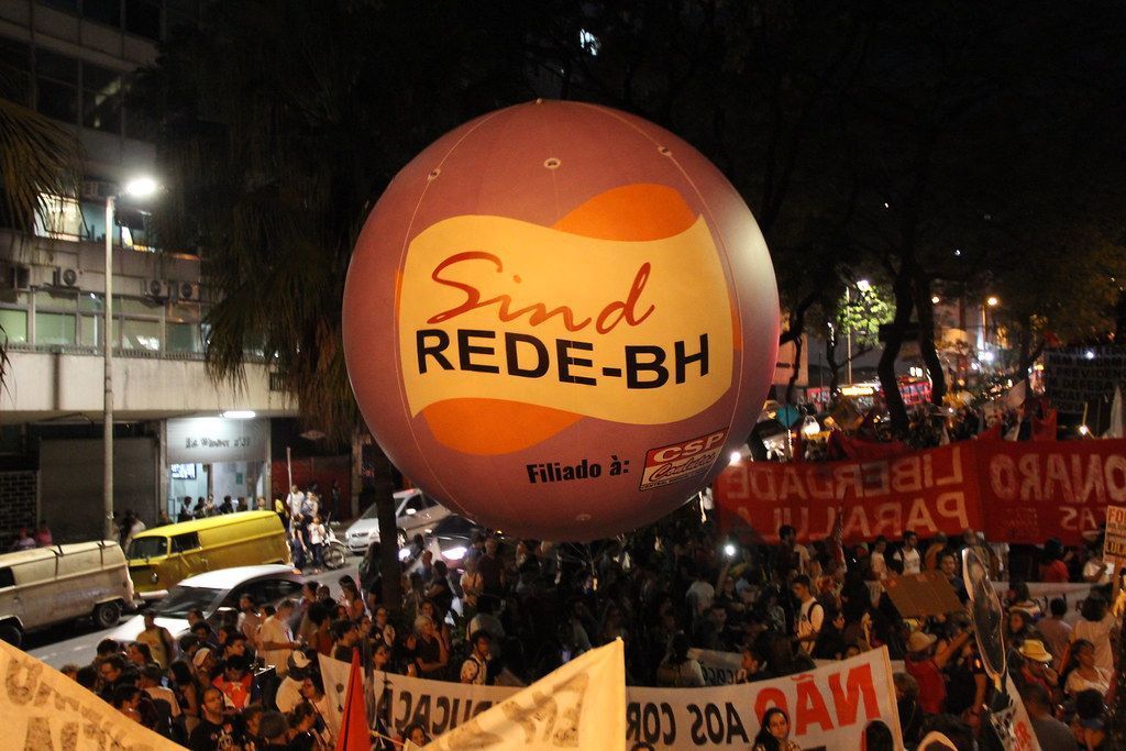 Professores da rede municipal de BH vão continuar em greve por tempo indeterminado