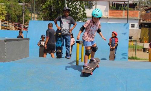 Escolinha de Skate MB ensina modalidade em Matias Barbosa, na Zona da Mata