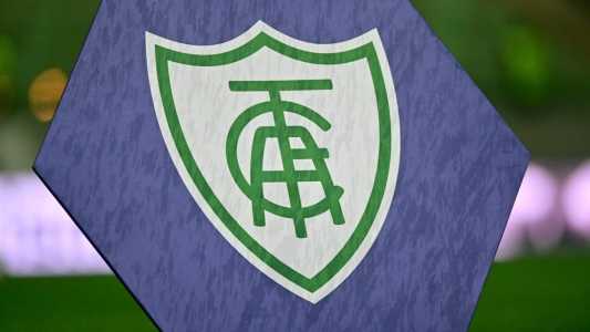 Escudo em partida entre América e Red Bull Bragantino, pela 24ª rodada do Campeonato Brasileiro