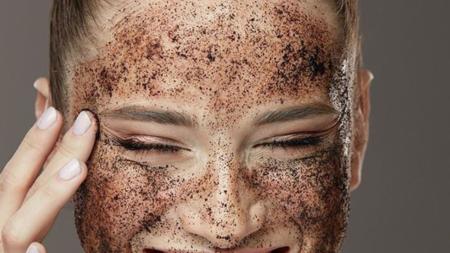 Esfoliante de borra de café: renovação da pele de forma natural
