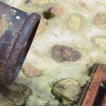 Mulher que teve casa invadida por esgoto durante cinco anos ganha indenização