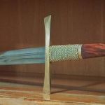 Espada artesanal de 1,5 m é furtada de bar medieval arrombado no bairro Santa Tereza, em BH