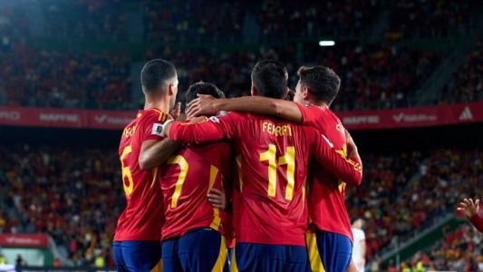Espanha comemora gol sobre a Geórgia pelas Eliminatórias