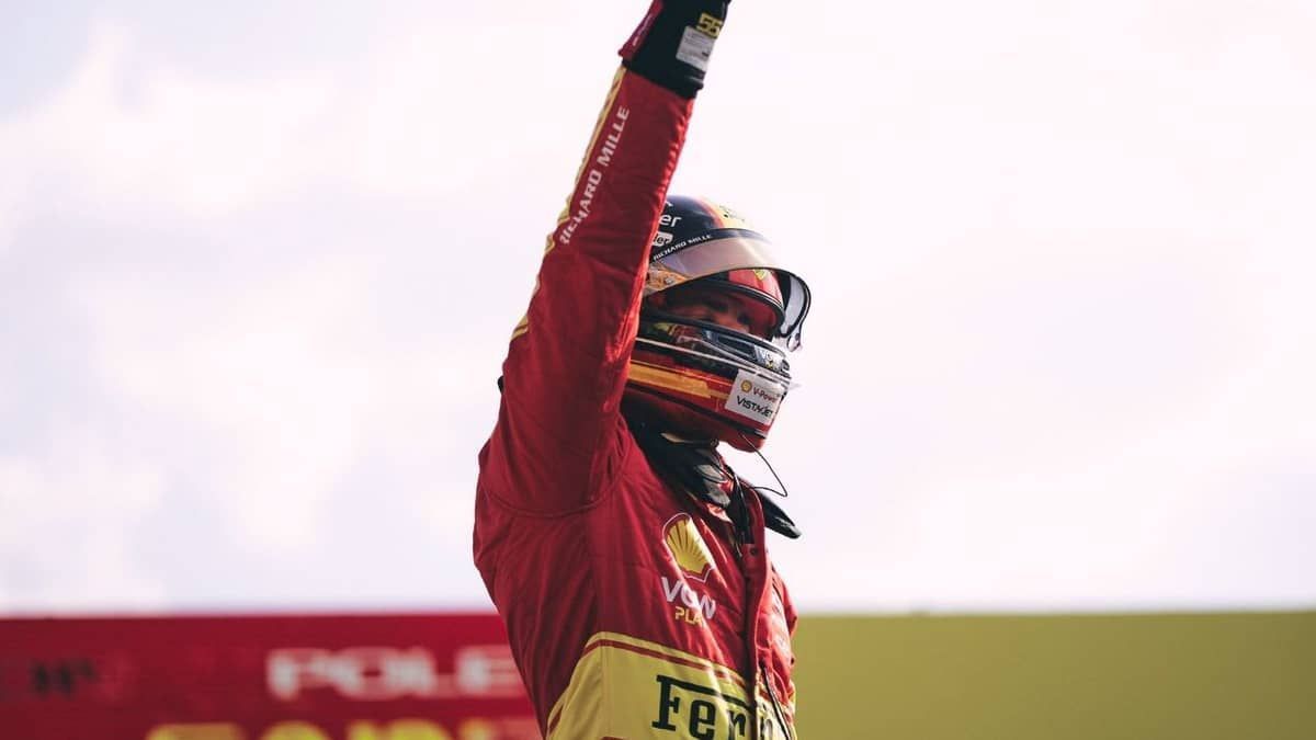 Sainz supera Verstappen em Monza e garante pole para Ferrari