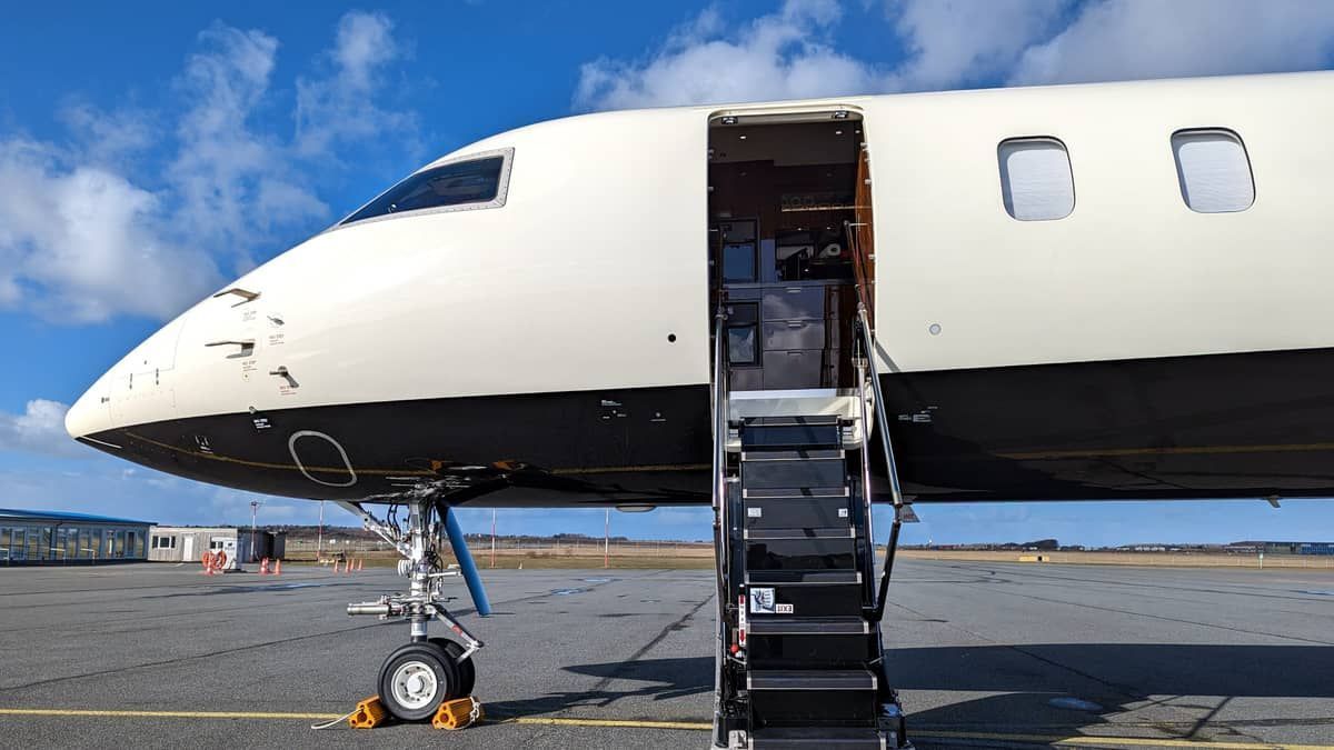 É possível ser 'sugado' para fora se a porta do avião abrir? Entenda o que aconteceu com aeronave de Tierry