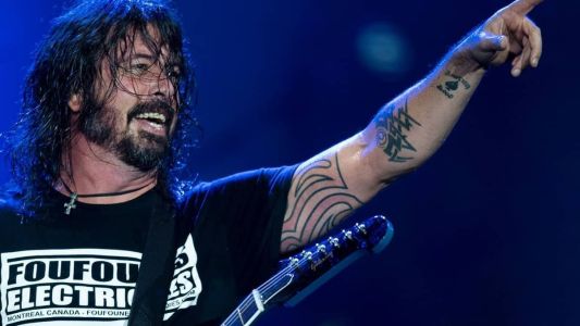 Especula-se que o próprio Dave Grohl, vocalista e líder do Foo Fighters, teria gravado as baterias do álbum de estúdio