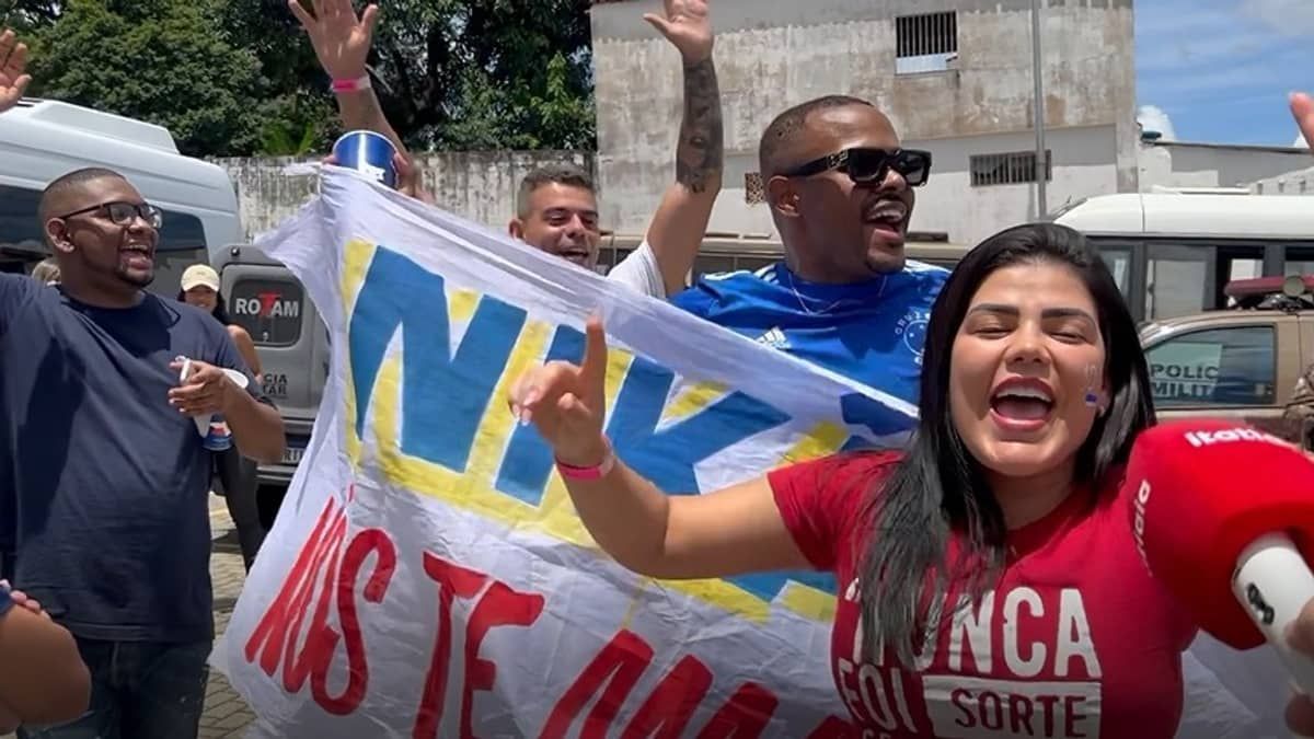 Filho de Nikão comemora gol do pai, mas brinca: 'de pênalti é fácil'